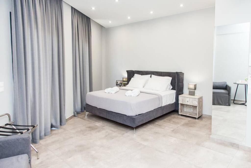 E Spacious Cornered Brand New Studio Apartment E Athene Buitenkant foto